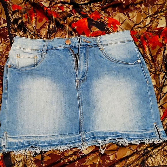 Dollhouse mini jean skirt - Picture 1 of 2